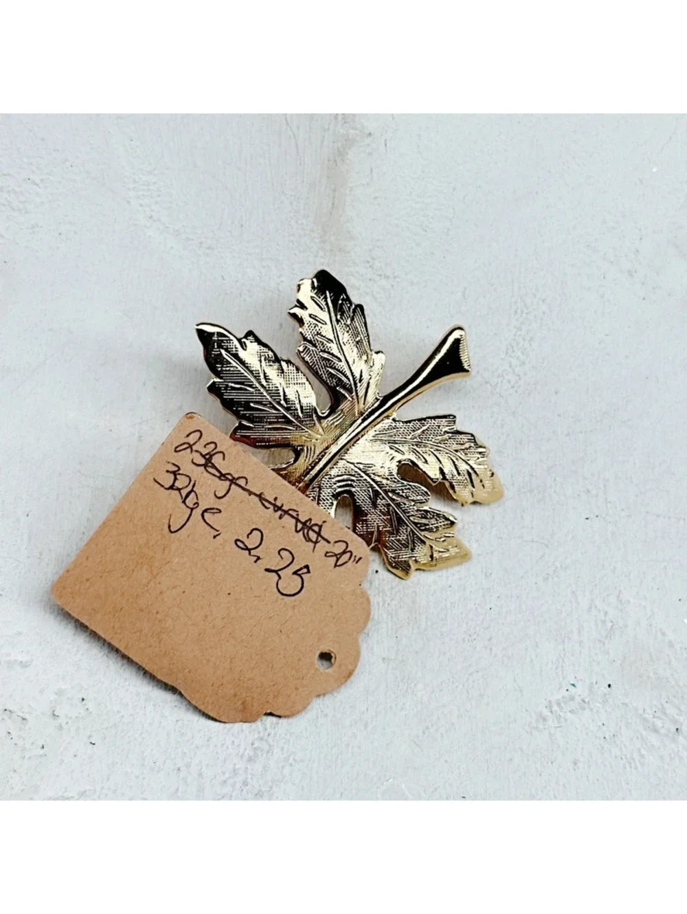 321gc. Goldtone Vintage Leaf Brooch